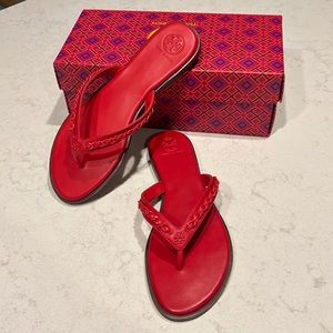 Gorgeous TORY BURCH Everly Chain Thong sandals.  New!!  Beautiful!!